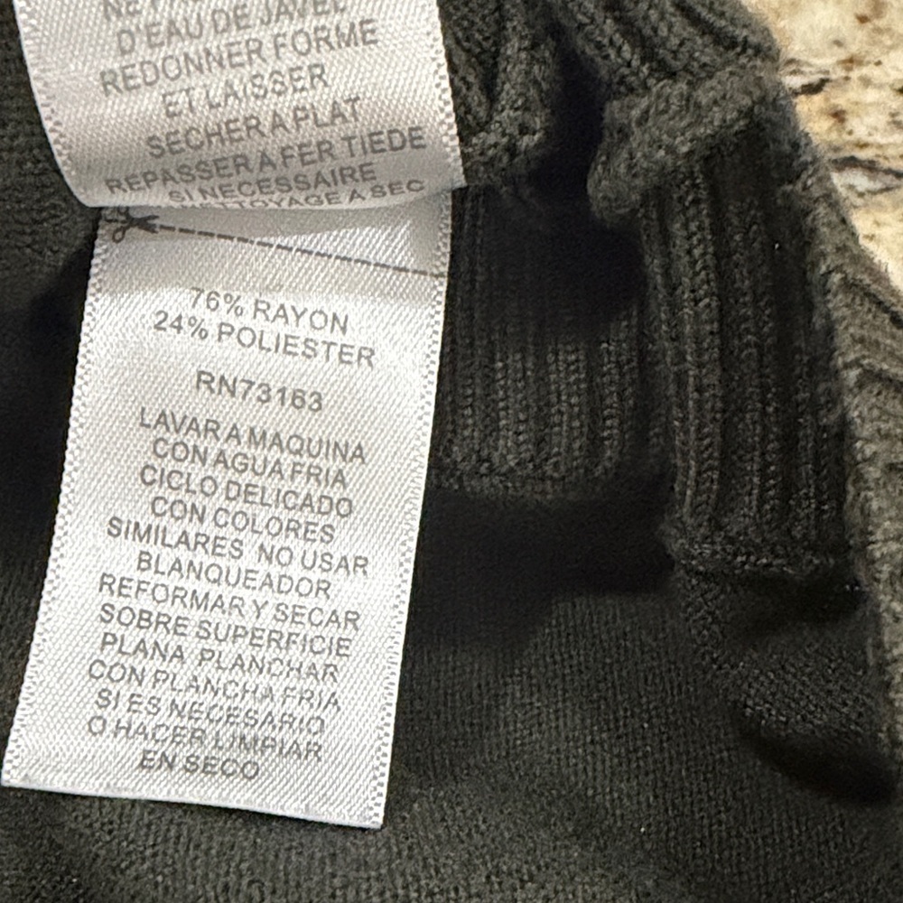 Cable & Gauge Olive Green Women's Top Large - Picture 10 of 10